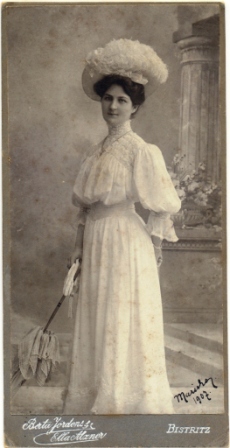 Berta Jördens & Ella Alzner 001 (1907)