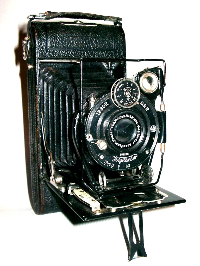 VOL 1260 - Voigtlander Rollfix 6x9 (1927-1931) rollfilm 6x9; Anastigmat Voigtar 6.3/10.5 cm; IBSOR 1/125