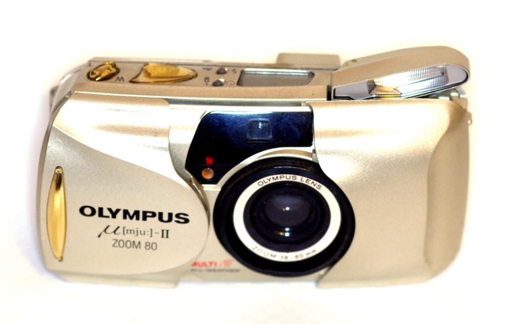 OLY 0824A - OLYMPUS MJU-II ZOOM 80 (1998) 35mm 24x36;  Olympus 4.5-8.9/38-80; Program 