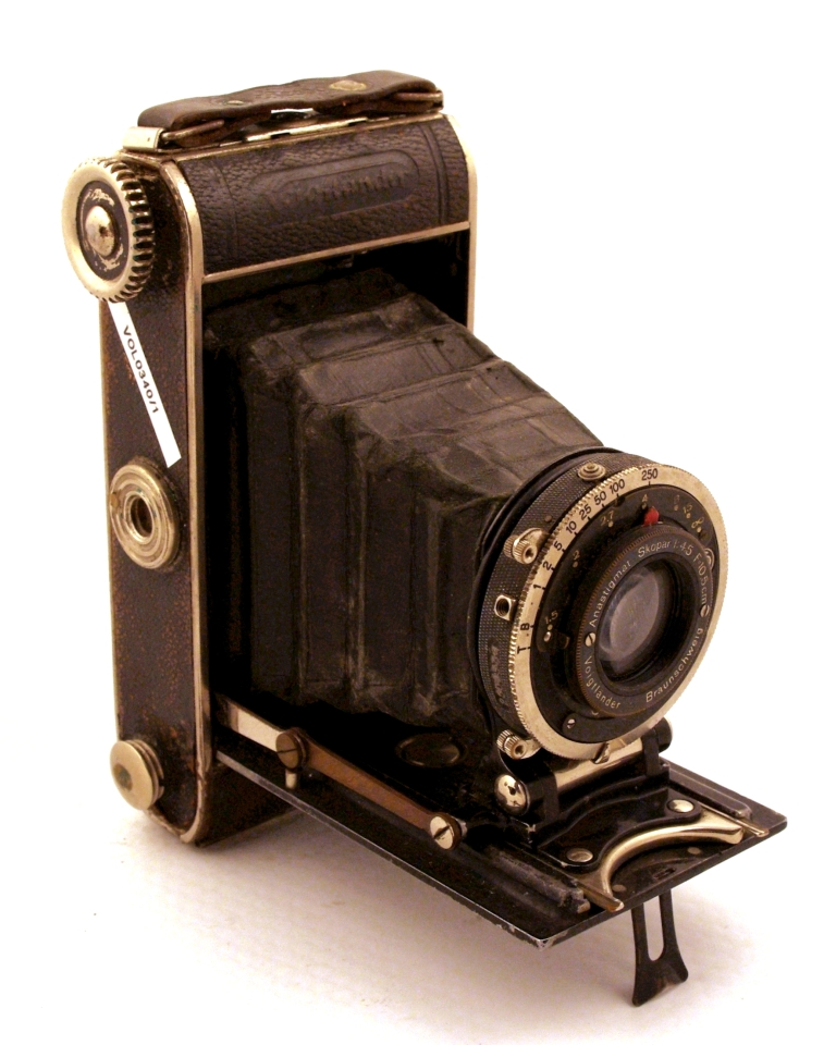 VOL 0340 - Voigtlander Bessa 'zweiformat' (1935) rollfilm 4.5x6, 6x9; Anastigmat Skopar 4.5/10.5 cm; Compur 1/250