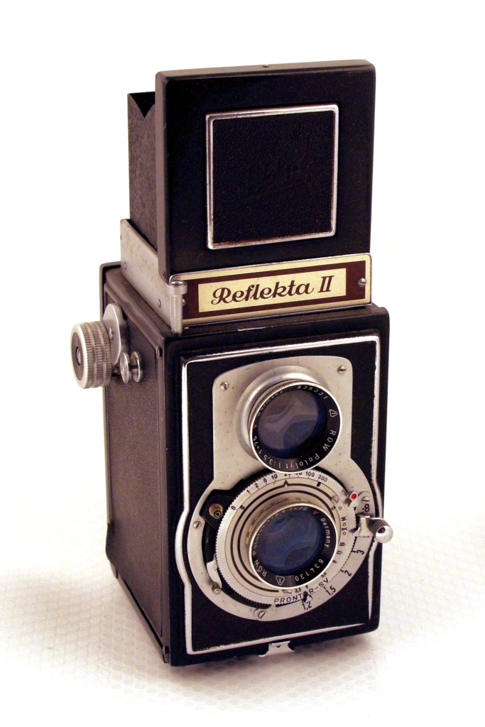 WEL 0390 - Reflekta II (1950) rollfilm 6x6;  Pololyt 3.5/75; Prontor SV 1/300 