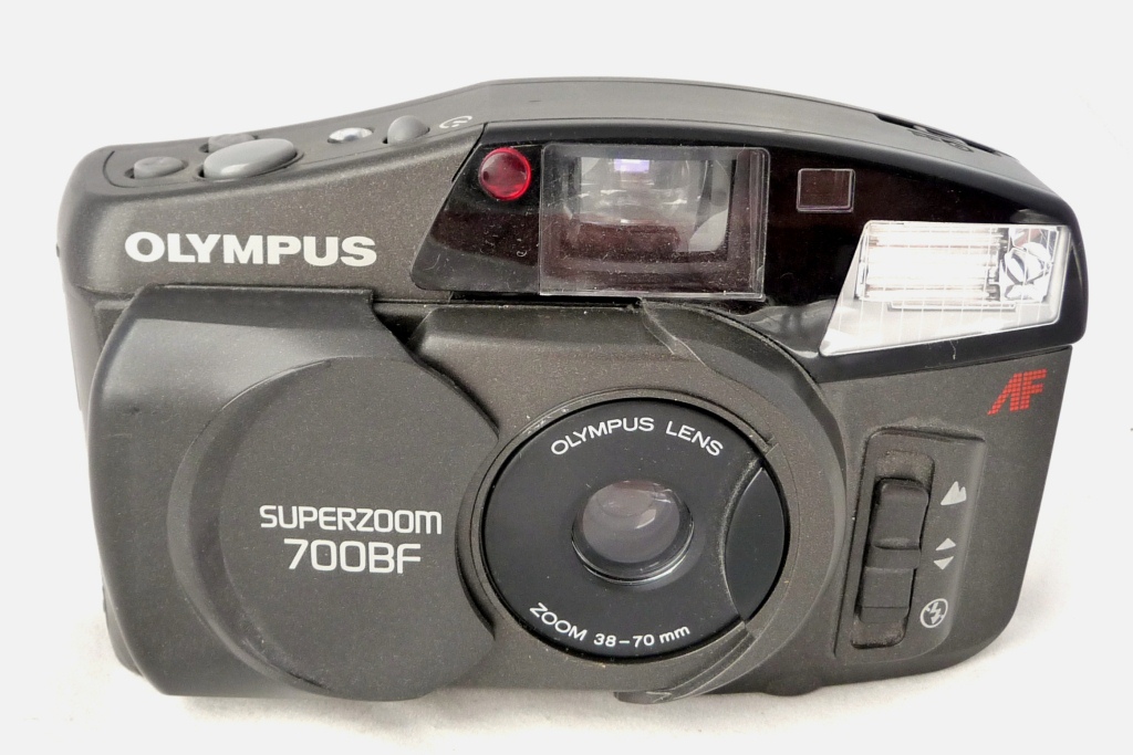 OLY 1394 - OLYMPUS SUPERZOOM 700BF (1997)35 mm 24x36; Zoom 35-70; Programm