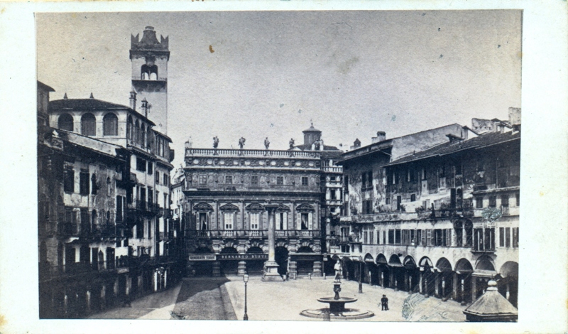 Verona, Piazza delle Erbe (1880 k.)